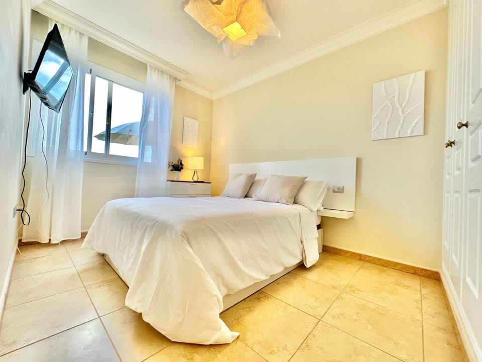 Bed, TV and multimedia, Bedroom, wardrobe