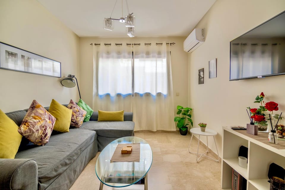 TV and multimedia, Living room, Seating area, fireplace