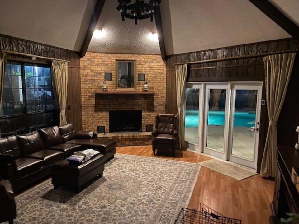 Golden Isles Lrge Home- Huge Pool, Hot Tub, Game Rm House in Georgia