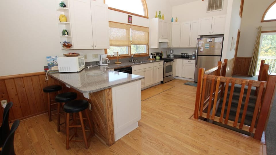 Oceanside, 5 BRs, Dog Welcome, Close to Shopping, SCH132, Sue's Seahouse House in Schooner Ridge