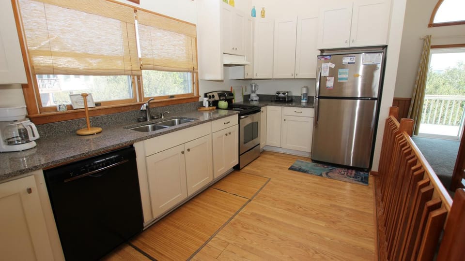 Oceanside, 5 BRs, Dog Welcome, Close to Shopping, SCH132, Sue's Seahouse House in Schooner Ridge