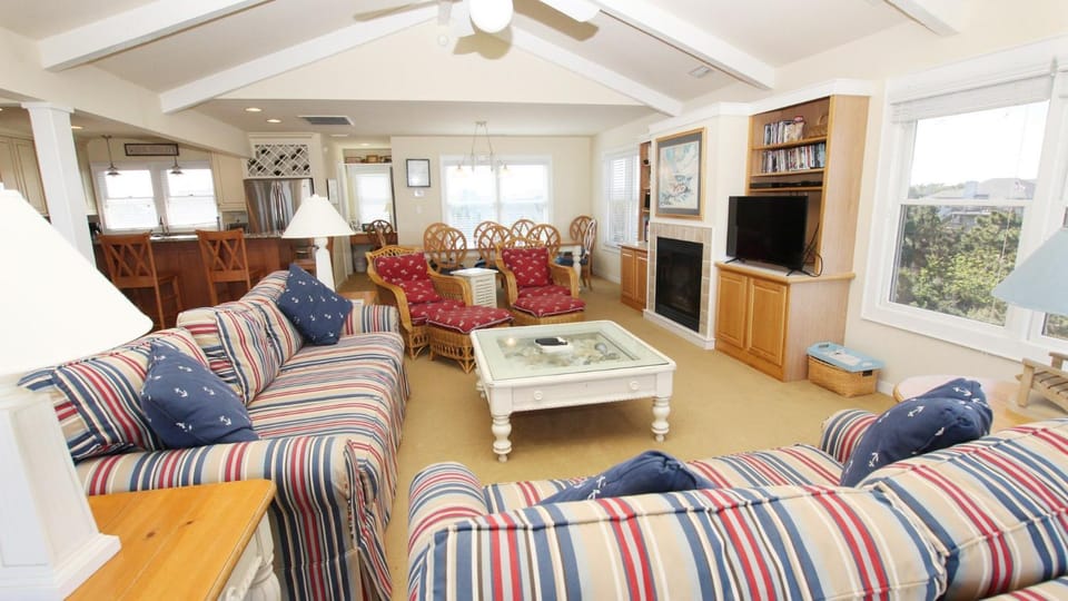 OCEANFRONT, Ocean Views, Close to Beach Access, SUN-SUN, SA227, When Pigs Fly House in Duck