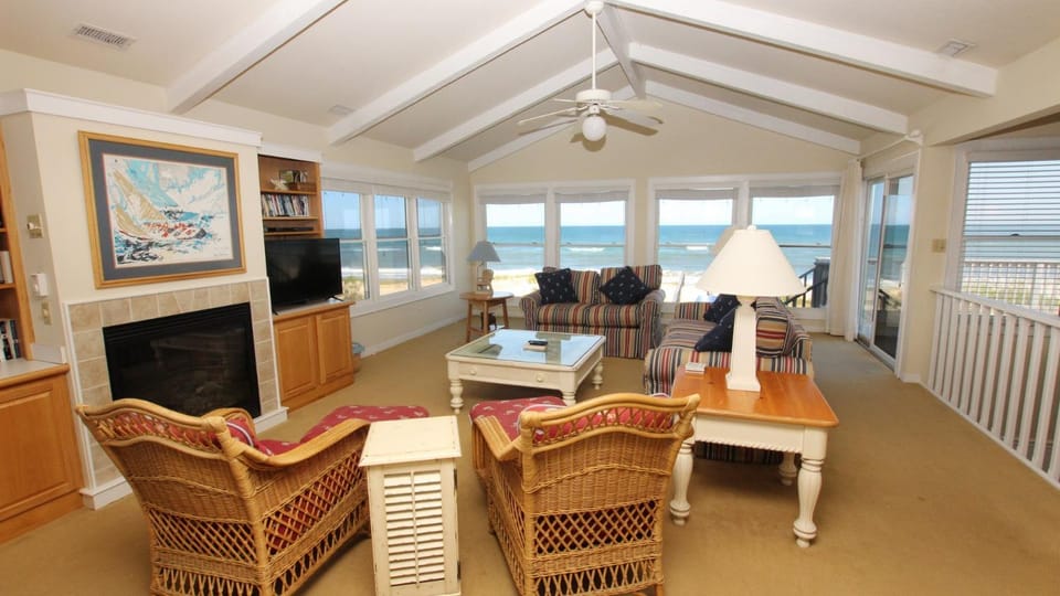 OCEANFRONT, Ocean Views, Close to Beach Access, SUN-SUN, SA227, When Pigs Fly House in Duck