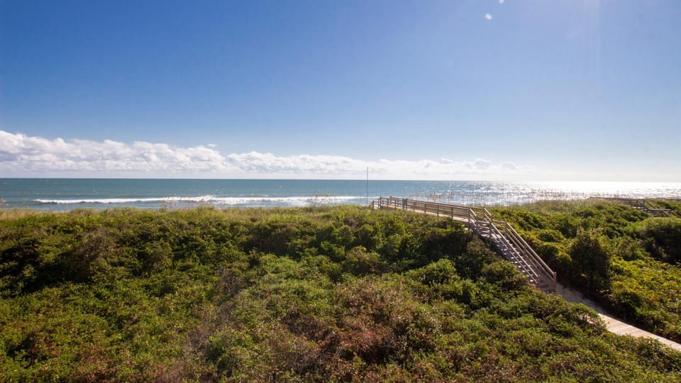 OCEANFRONT, Ocean Views, Sun Decks, Close to Beach Access, SA47, Lazy Bones House in Sanderling