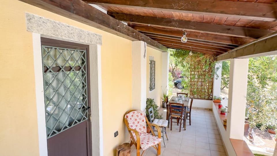 Patio, Day, Balcony/Terrace, Balcony/Terrace, Dining area