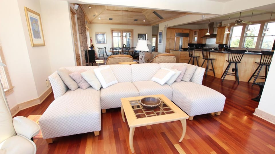 Oceanside, Screened Porch, 100 ft to Beach Access, SA180, Siren Song House in Duck