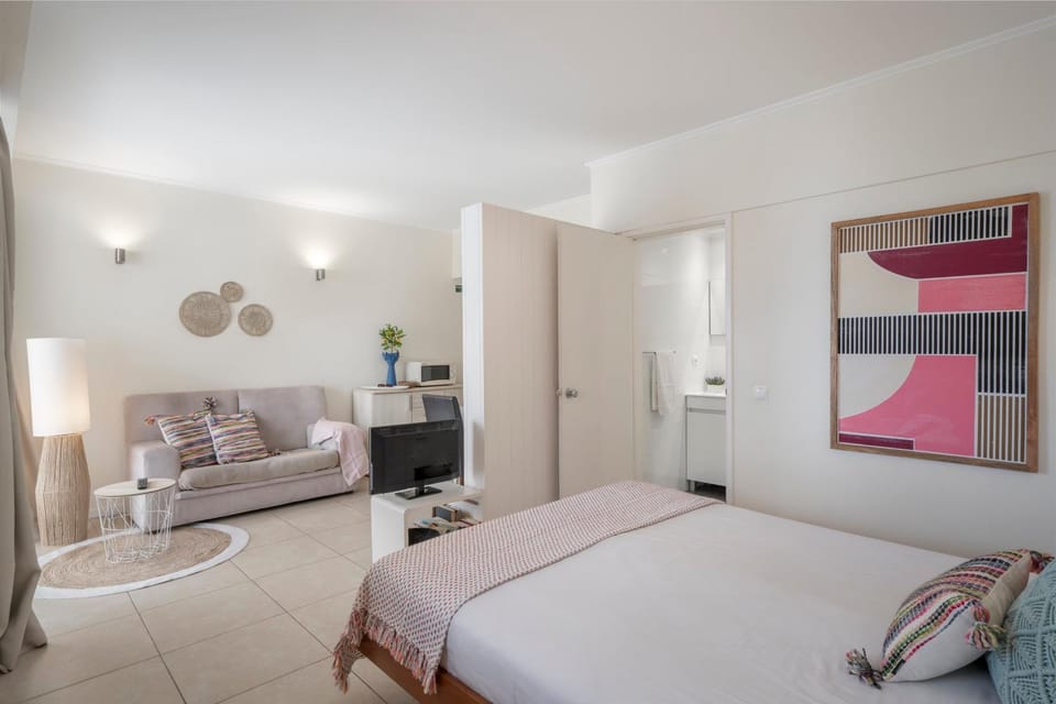 Bed, TV and multimedia, Living room, Bedroom, hair dresser
