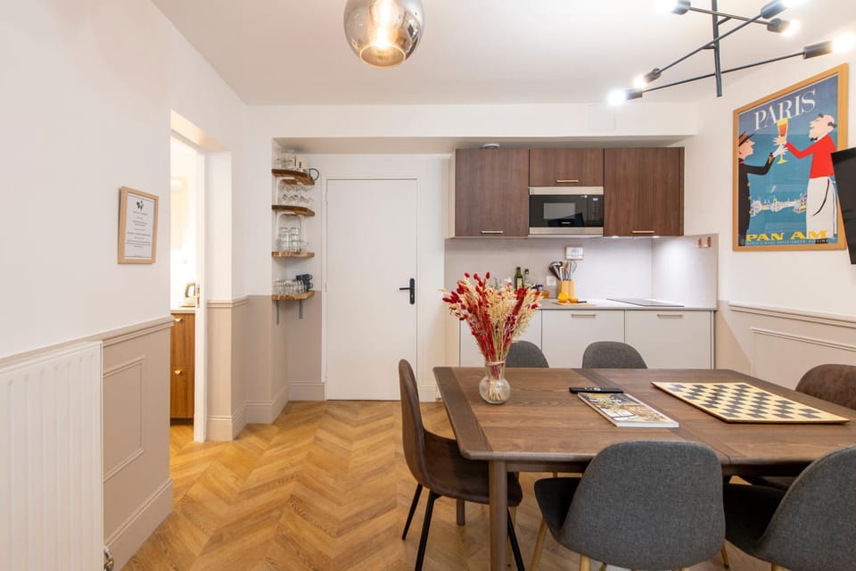 Dining area, kitchen