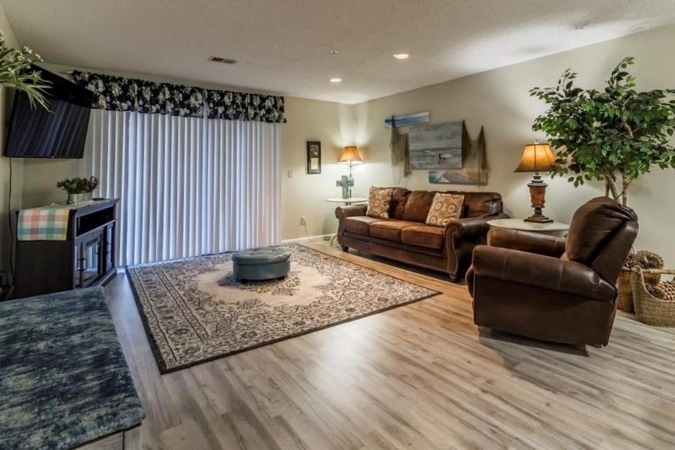 Branson Condo on Thousand Hills Golf Course with Indoor Pool and Hot Tub Apartment in Branson