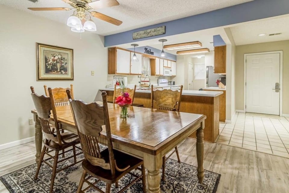 Branson Condo on Thousand Hills Golf Course with Indoor Pool and Hot Tub Apartment in Branson