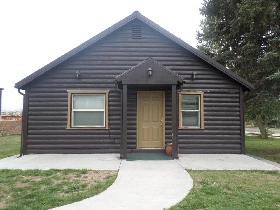Property building, Facade/entrance, Garden