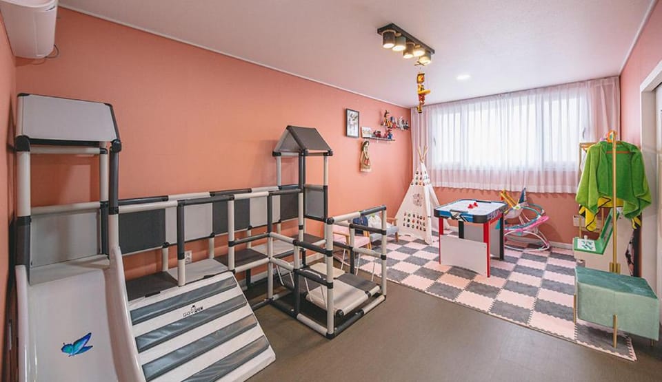 Homechee Kids Poolvilla Villa in South Korea