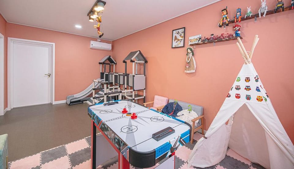 Homechee Kids Poolvilla Villa in South Korea
