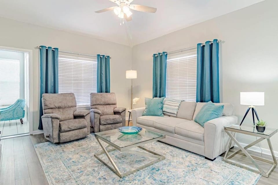 Updated Branson Condo Penthouse on Thousand Hills Golf course with Views and close to 76 Apartment in Branson