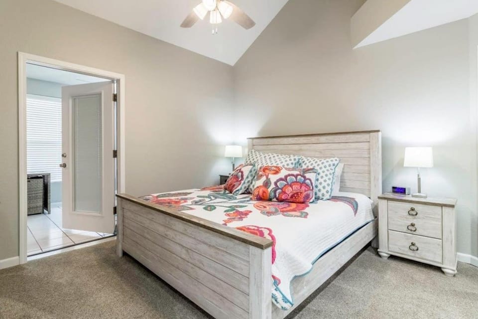 Updated Branson Condo Penthouse on Thousand Hills Golf course with Views and close to 76 Apartment in Branson