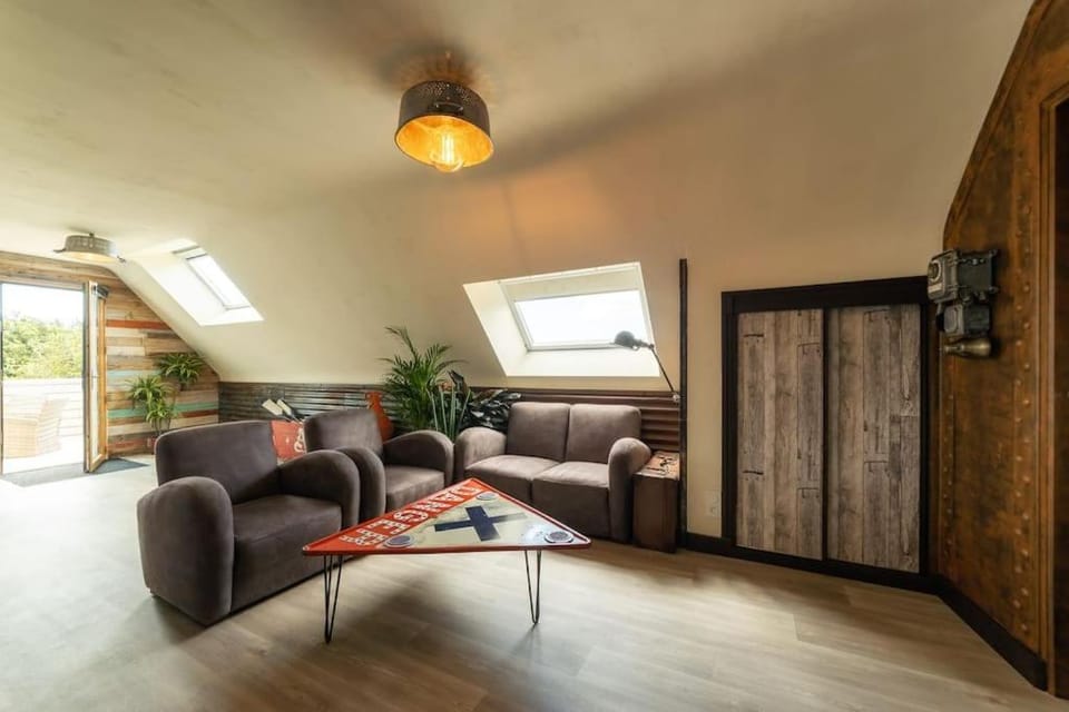 TV and multimedia, Living room, Seating area