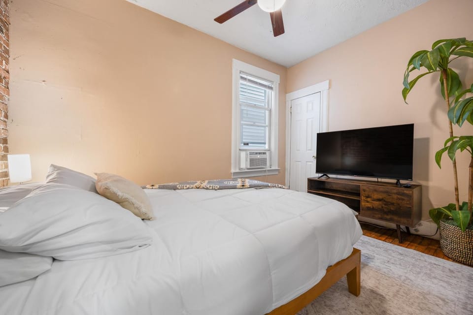 Spacious & Stylish 2BR Apartment Near Manhattan Apartment in Jersey City