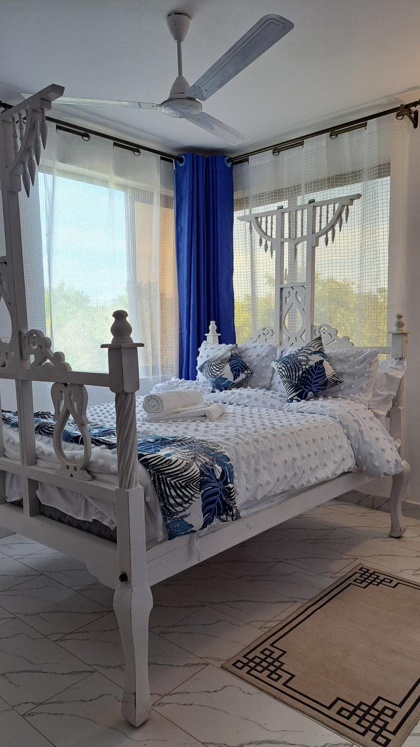 Bed, Internal: Not applicable to any particular room