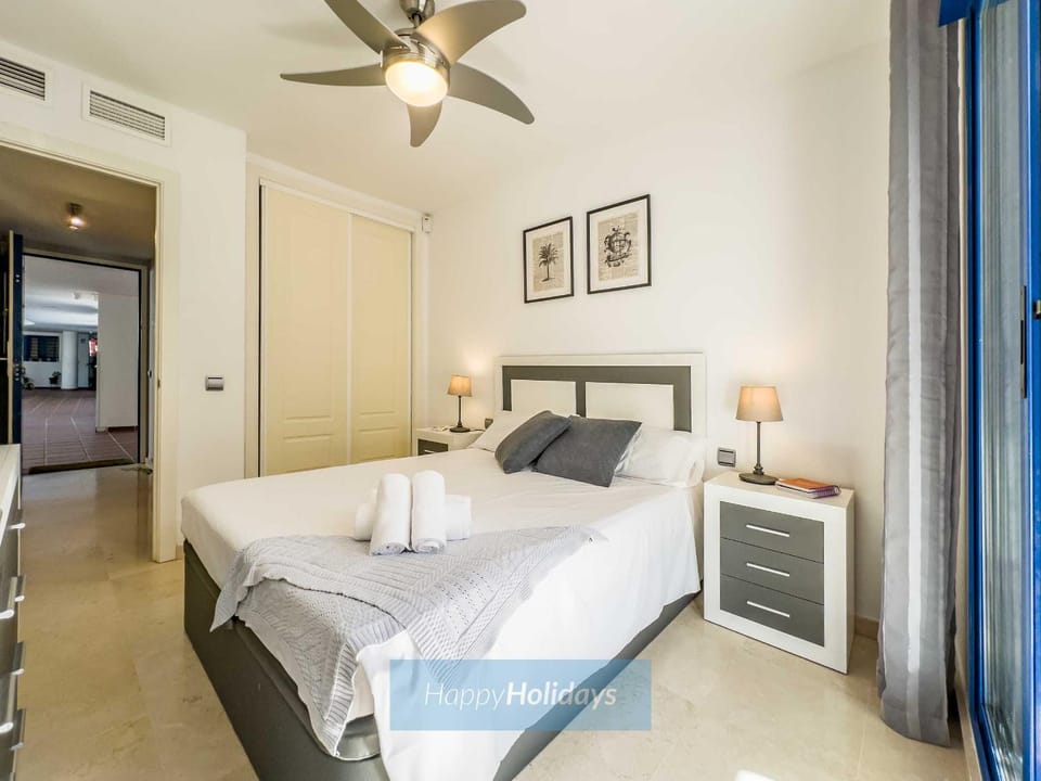 Bedroom, fireplace, wardrobe