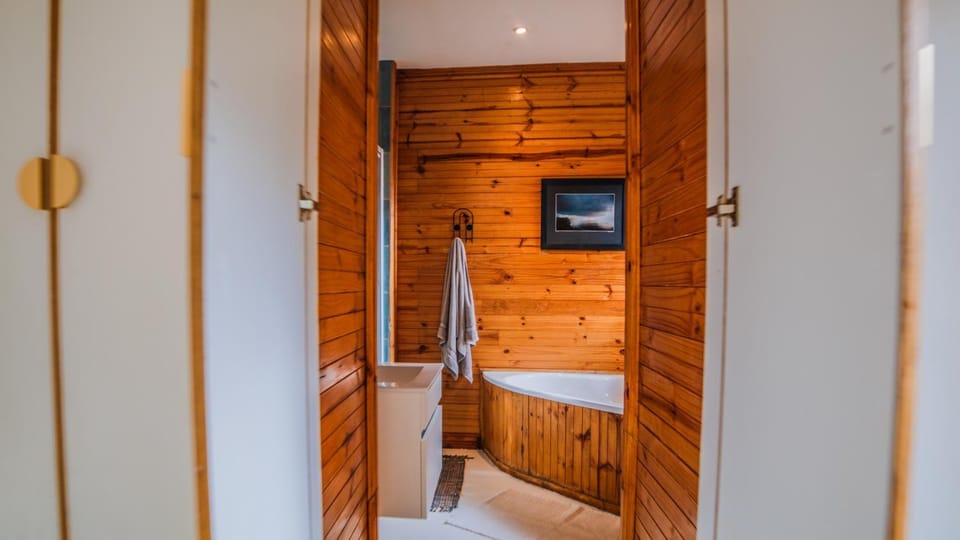 Bathroom, Bath
