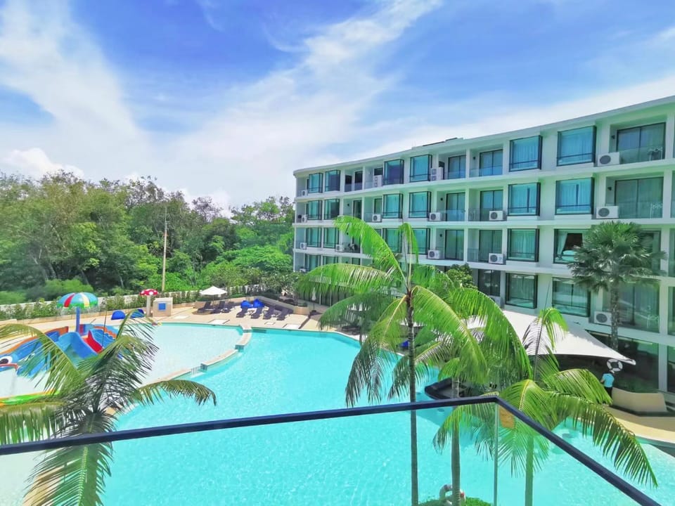 Balcony/Terrace, Pool view