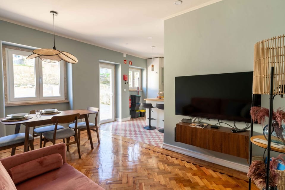 TV and multimedia, Living room, Dining area, Evening entertainment