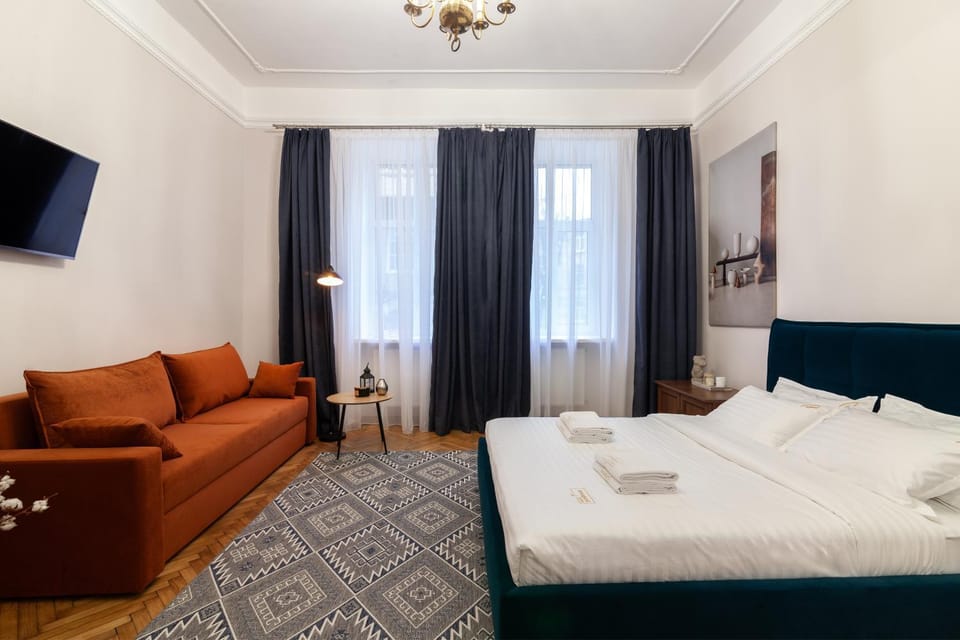 Bed, TV and multimedia, Photo of the whole room, Bedroom, towels