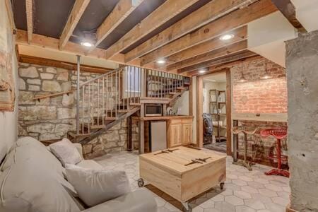 Cascading Manor - Loft HotTub SmartTVs SelfEntry FirePit Villa in Colorado Springs