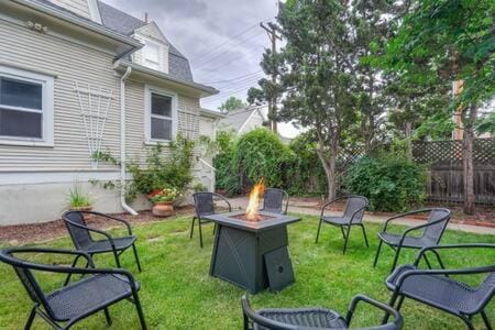 Cascading Manor - Loft HotTub SmartTVs SelfEntry FirePit Villa in Colorado Springs