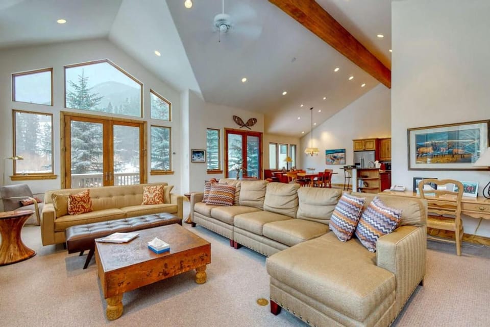 Beautiful Mountain Views - Spacious East Vail Home House in Vail