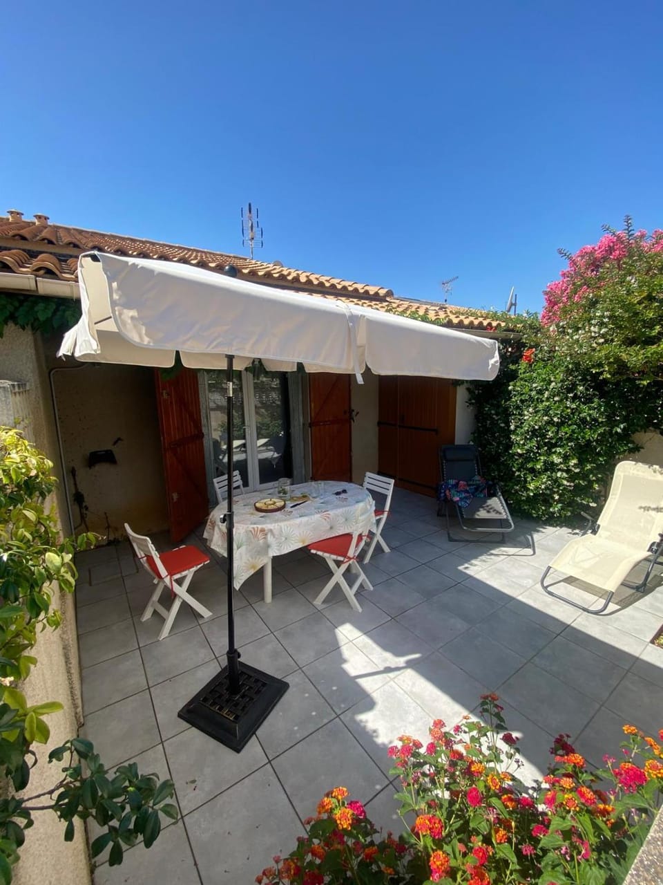 Maison de vacances, 4 à 5 couchages, cuisine séjour climatisé dans résidence avec piscine, les Jardins de Portiragnes, 500m de la mer, LRJP31 Villa in Portiragnes