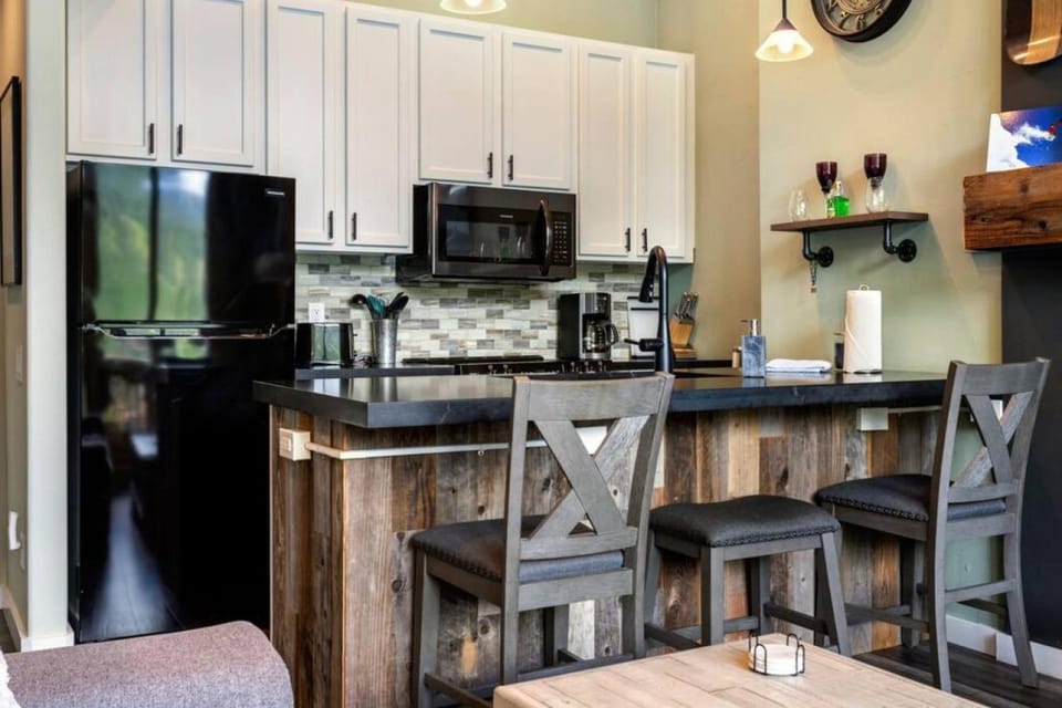 1116 Sandstone Dr 502 House in Vail