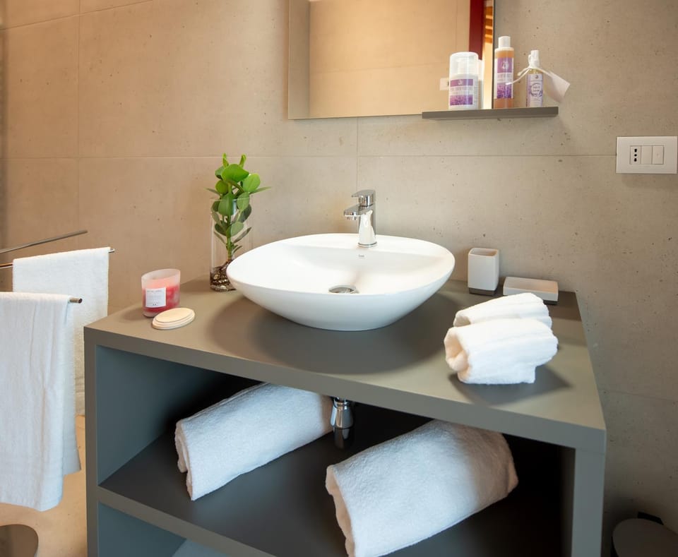 Bathroom, towels