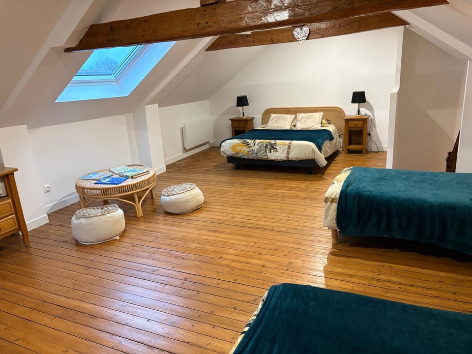 Bed, Photo of the whole room, Bedroom