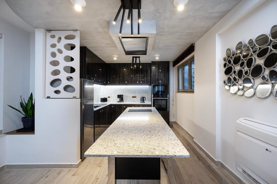 Kitchen or kitchenette, pet friendly, stove