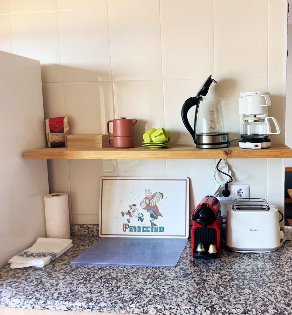 Coffee/tea facilities, toaster