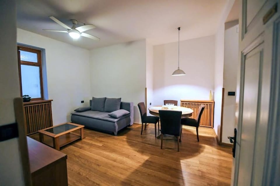Living room, Dining area, fireplace
