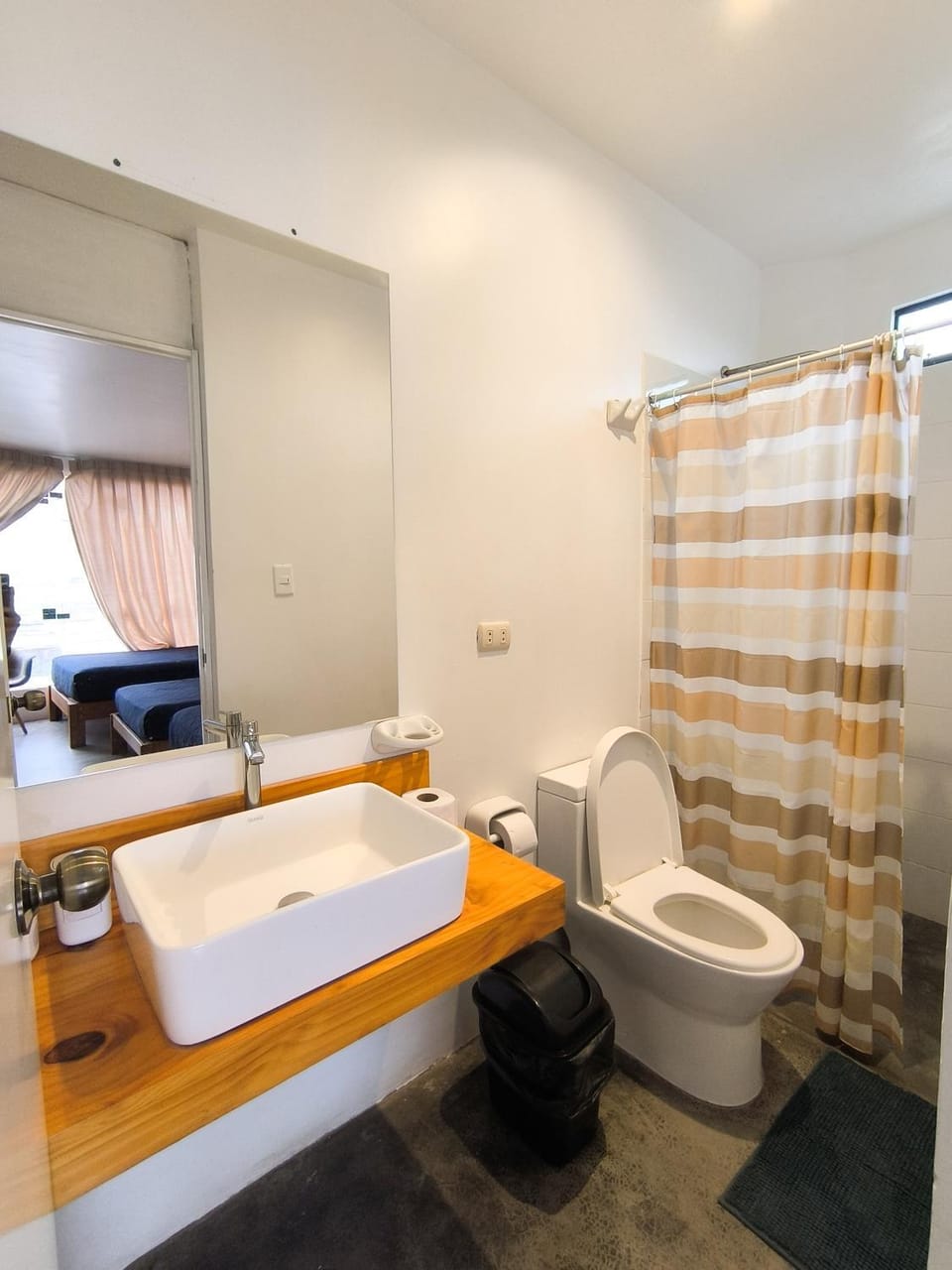Bathroom, towels