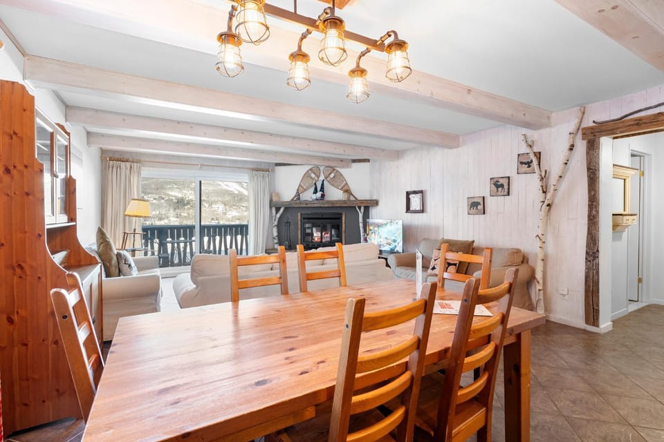 Seating area, Dining area