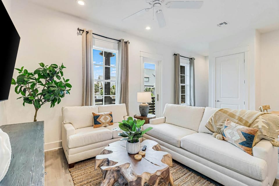 Day, TV and multimedia, View (from property/room), Living room, Seating area, furniture