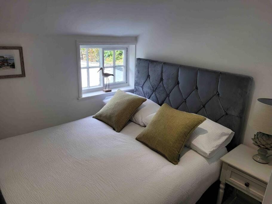 Periwinkle Cottage Ruswarp House in England