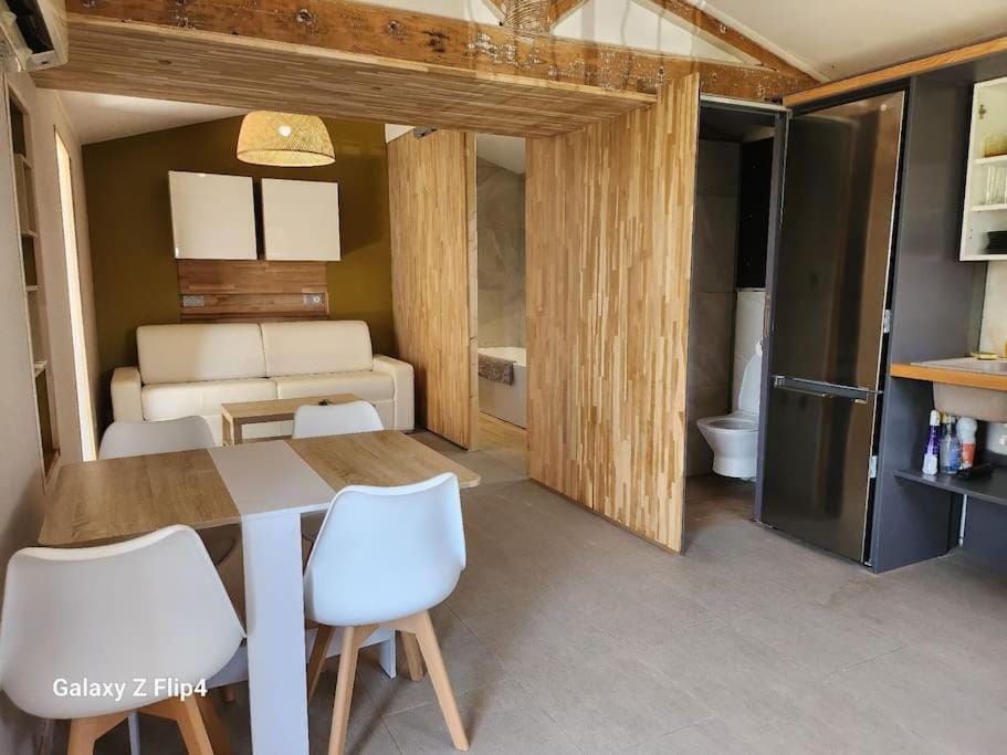Kitchen or kitchenette, Living room, Dining area