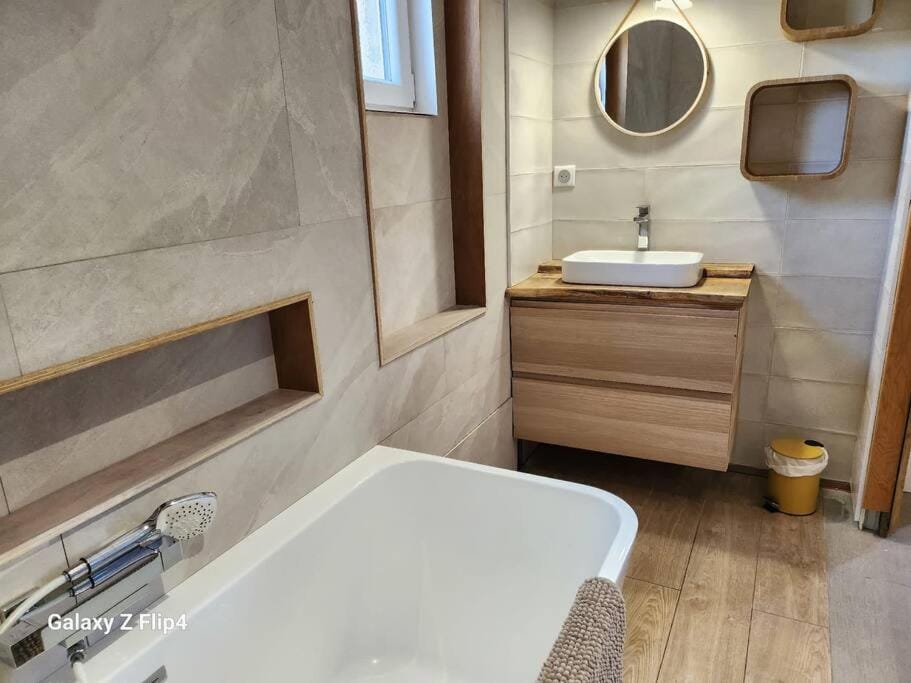 Bathroom, Bath, towels