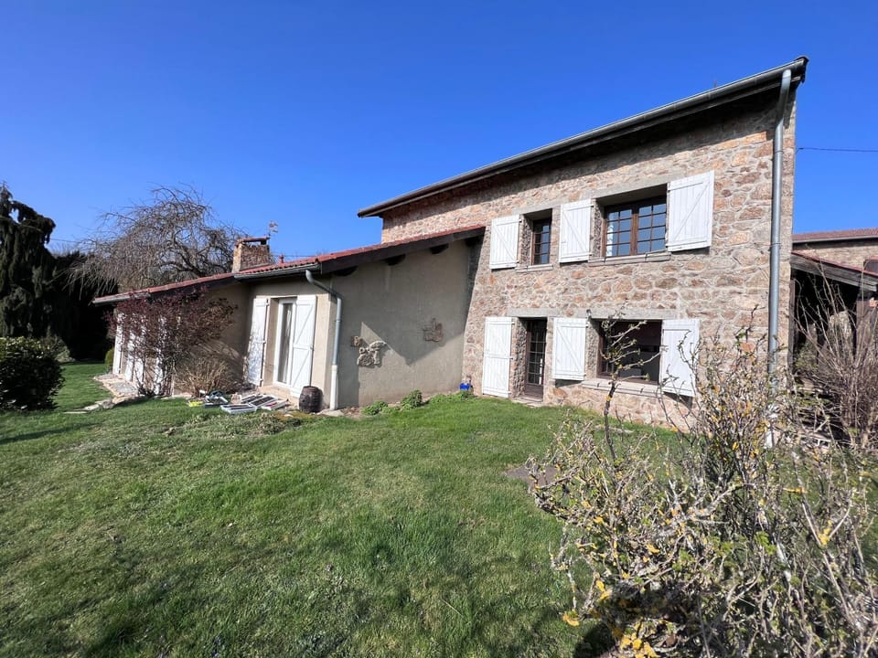 Grande maison en pierre à la campagne, belle vue House in Auvergne-Rhône-Alpes