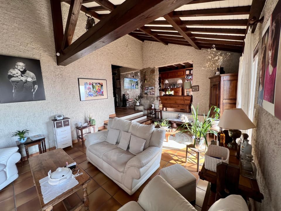 Grande maison en pierre à la campagne, belle vue House in Auvergne-Rhône-Alpes