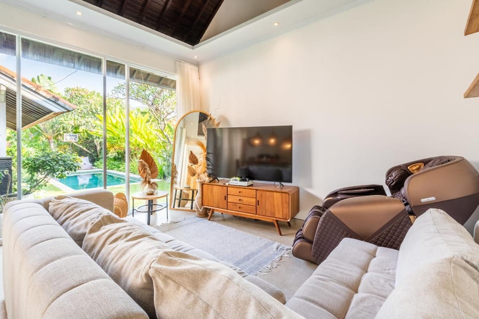 TV and multimedia, View (from property/room), Living room, Seating area, Garden view, Pool view, Area and facilities