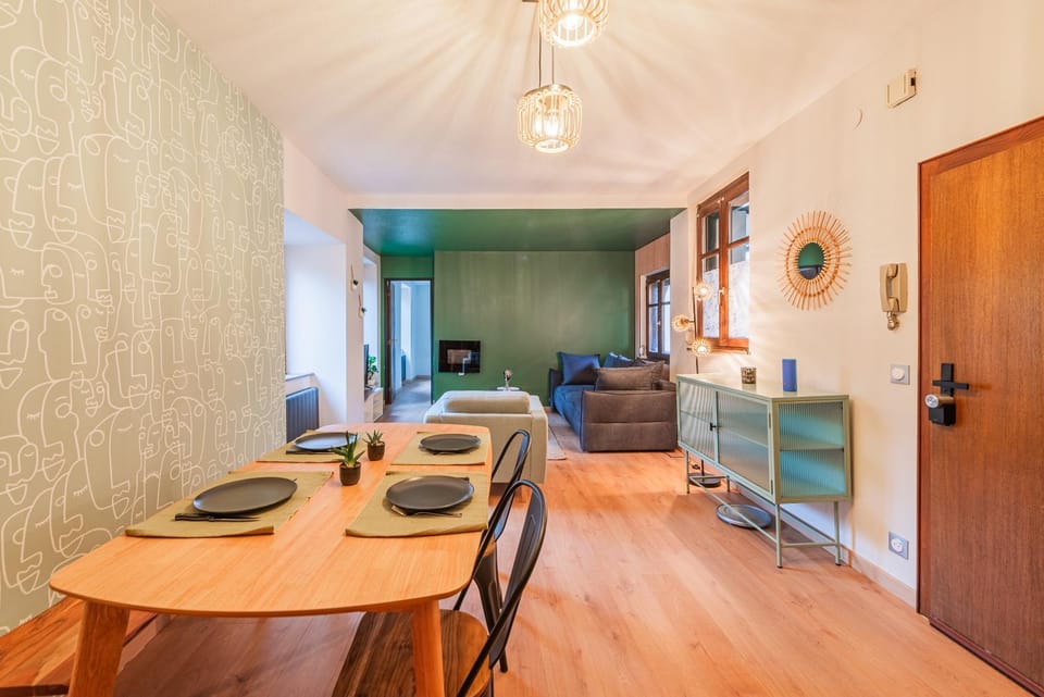 TV and multimedia, Living room, Dining area