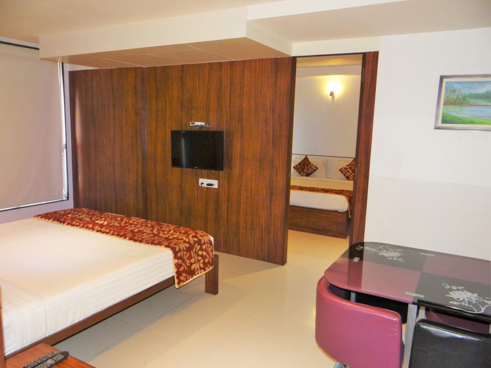 Communal lounge/ TV room, View (from property/room)