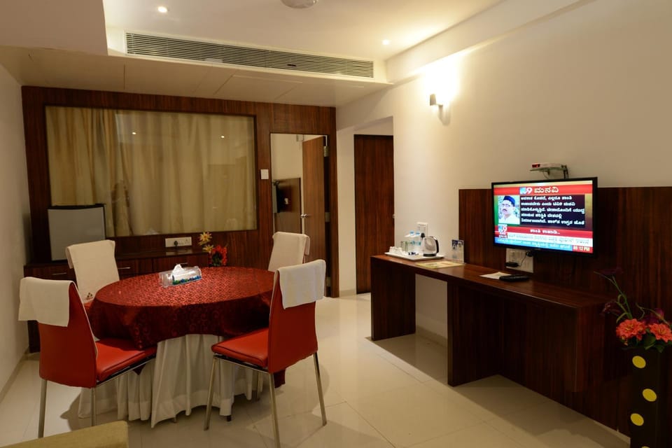 TV and multimedia, Living room, Dining area