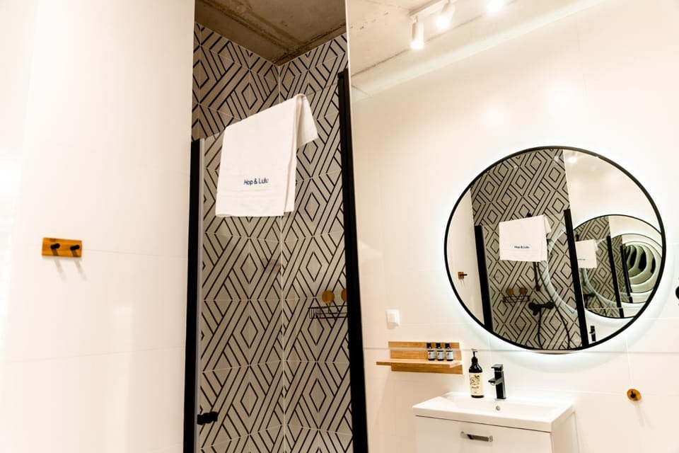 Shower, Bathroom, towels